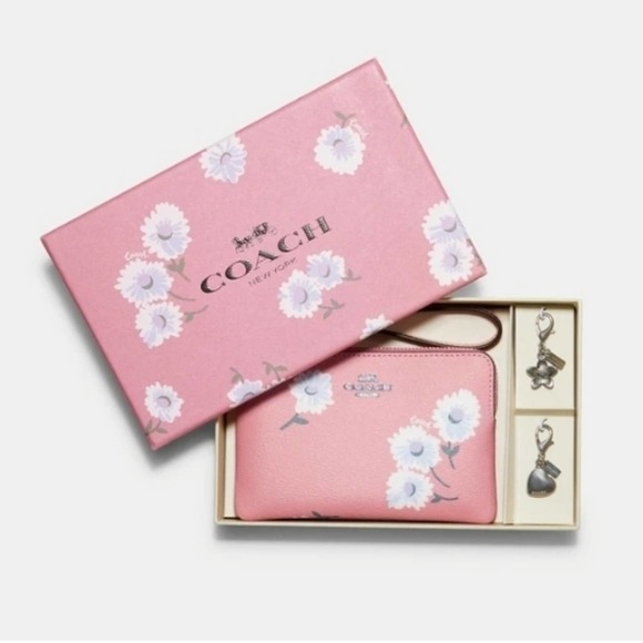 COACH BOXED CORNER ZIP WRISTLET WITH DAISY PRINT - Picture 1 of 3